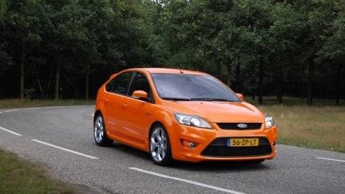 Fel oranje autos zie je niet vaak. Toch is er n auto waarbij die kleur helemaal thuishoort, en dan hebben we het niet over de General Lee van de Dukes of Hazzard. En als je de motor tot leven wekt,