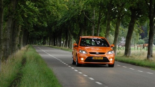 Fel oranje autos zie je niet vaak. Toch is er n auto waarbij die kleur helemaal thuishoort, en dan hebben we het niet over de General Lee van de Dukes of Hazzard. En als je de motor tot leven wekt,