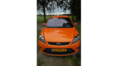 Fel oranje autos zie je niet vaak. Toch is er n auto waarbij die kleur helemaal thuishoort, en dan hebben we het niet over de General Lee van de Dukes of Hazzard. En als je de motor tot leven wekt,