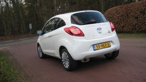 Na bijna 12 jaar op de markt te zijn geweest was het toch echt tijd voor een nieuwe Ford Ka. Het merk raakte aan de praat met Fiat, die de 500 in ontwikkeling had. Ford mengde zich in het proces en zi