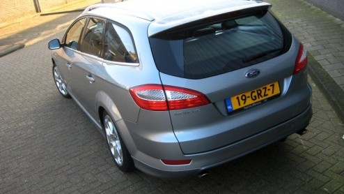 Een Ford Mondeo die nt even anders dan anders is; ze bestaan! En dan bedoelen we niet een oudje met fout lichtmetaal, maar een Mondeo Wagon met Titanium S-Pack. Door deze ruime combi rondom sportief