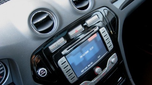 Een Ford Mondeo die nt even anders dan anders is; ze bestaan! En dan bedoelen we niet een oudje met fout lichtmetaal, maar een Mondeo Wagon met Titanium S-Pack. Door deze ruime combi rondom sportief