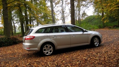 Voor meer dan 13.000 automobilisten is de nieuwe Ford Mondeo hun auto. Sinds de entree van de auto net voor de zomer van 2007 heeft deze gezinsmiddenklasser boven verwachting verkocht. In zon 70% v