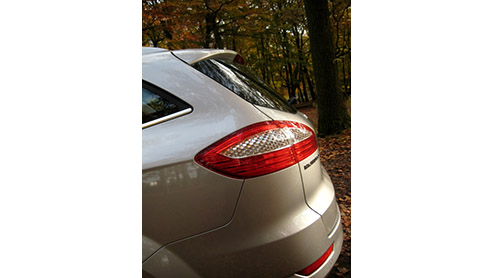 Voor meer dan 13.000 automobilisten is de nieuwe Ford Mondeo hun auto. Sinds de entree van de auto net voor de zomer van 2007 heeft deze gezinsmiddenklasser boven verwachting verkocht. In zon 70% v