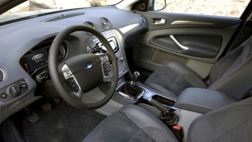 Voor meer dan 13.000 automobilisten is de nieuwe Ford Mondeo hun auto. Sinds de entree van de auto net voor de zomer van 2007 heeft deze gezinsmiddenklasser boven verwachting verkocht. In zon 70% v