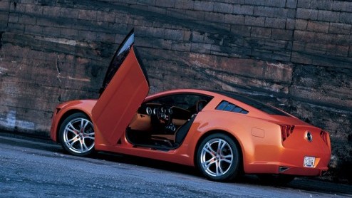 Italianen staan bekend als d mensen die verstand hebben van design. Bijna iedereen is het er wel mee eens dat de mooiste autos dan ook uit Itali komen. Amerikanen daarentegen maken niet echt autos