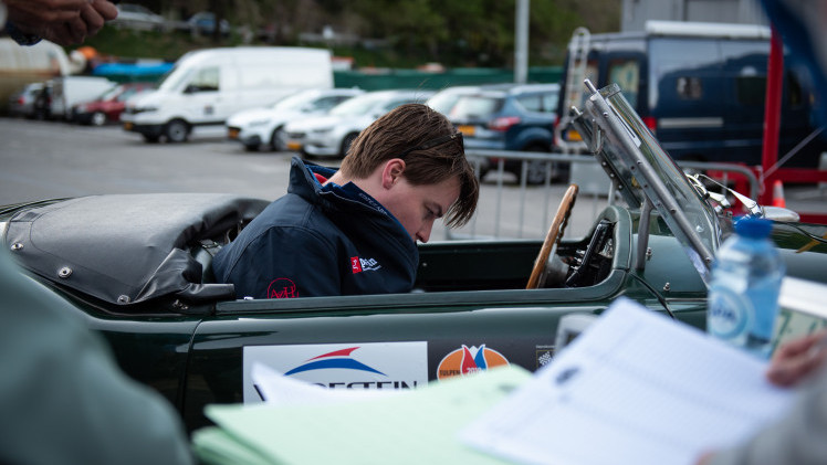 Equipe AutoVandaag doet mee met de 66ste editie van de Tulpenrallye en brengt regelmatig verslag uit.
