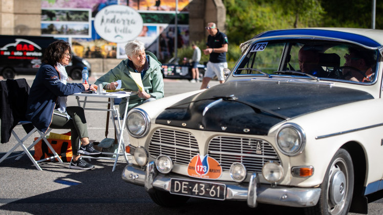 Equipe AutoVandaag doet mee met de 66ste editie van de Tulpenrallye en brengt regelmatig verslag uit.