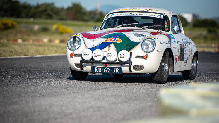 Equipe AutoVandaag doet mee met de 66ste editie van de Tulpenrallye en brengt regelmatig verslag uit.