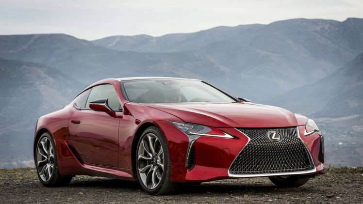 Lexus heeft inmiddels de prijzen bekend gemaakt van de nieuwe LC500 die vanaf augustus leverbaar is.