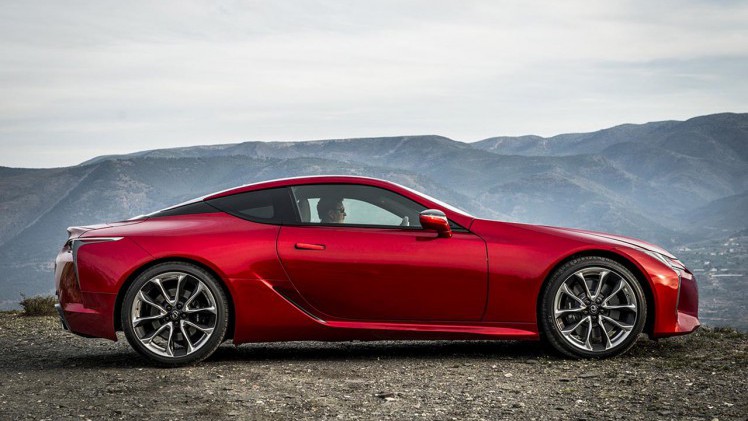 Lexus heeft inmiddels de prijzen bekend gemaakt van de nieuwe LC500 die vanaf augustus leverbaar is.