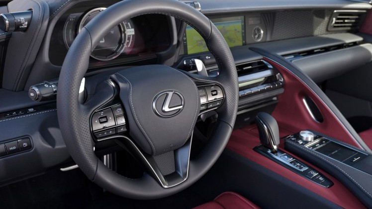 Lexus heeft inmiddels de prijzen bekend gemaakt van de nieuwe LC500 die vanaf augustus leverbaar is.