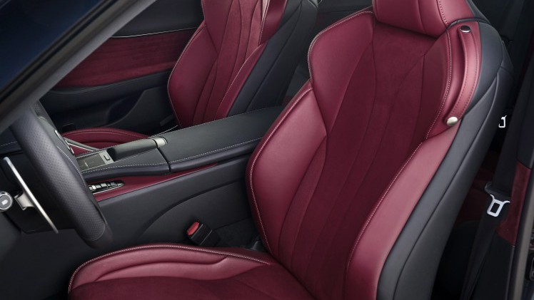 Lexus heeft inmiddels de prijzen bekend gemaakt van de nieuwe LC500 die vanaf augustus leverbaar is.