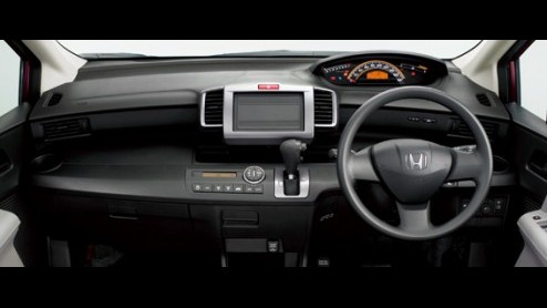 Honda start in thuisland Japan met een nieuwe compacte MPV, die de vrolijke naam Freed draagt. Naar eigen zeggen is het een ruimelijke telg met aantrekkelijke styling en praktische details. De Freed i