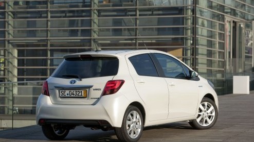 Rijtest vernieuwde Toyota Yaris. De facelift van de Toyota Yaris kostte 85 miljoen euro, maar pakt ook omvangrijker uit dan het eerste oog doet vermoeden.