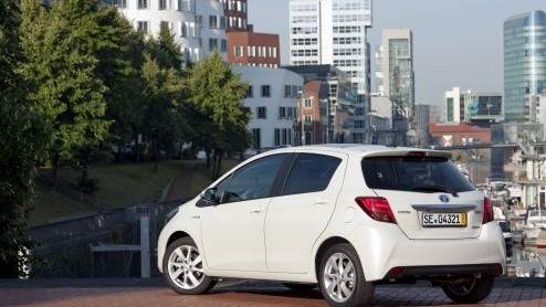 Rijtest vernieuwde Toyota Yaris. De facelift van de Toyota Yaris kostte 85 miljoen euro, maar pakt ook omvangrijker uit dan het eerste oog doet vermoeden.