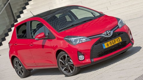 Rijtest vernieuwde Toyota Yaris. De facelift van de Toyota Yaris kostte 85 miljoen euro, maar pakt ook omvangrijker uit dan het eerste oog doet vermoeden.