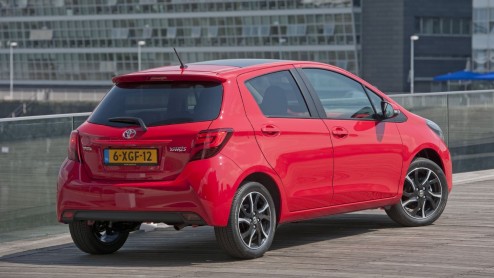 Rijtest vernieuwde Toyota Yaris. De facelift van de Toyota Yaris kostte 85 miljoen euro, maar pakt ook omvangrijker uit dan het eerste oog doet vermoeden.