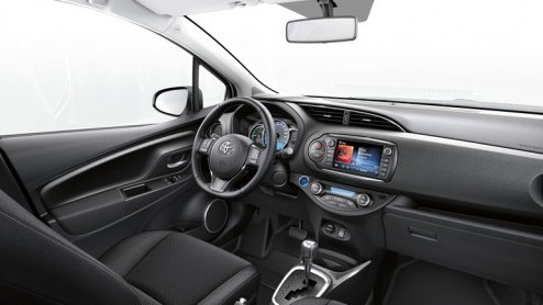 Rijtest vernieuwde Toyota Yaris. De facelift van de Toyota Yaris kostte 85 miljoen euro, maar pakt ook omvangrijker uit dan het eerste oog doet vermoeden.