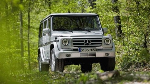 Het aantal vernieuwingen en mini-facelits aan de Mercedes G-Klasse is ontelbaar. Voor modeljaar 2009 is het merk ook aan de slag gegaan met deze klassieke terreinreus. Naast nieuwe uiterlijkheden we