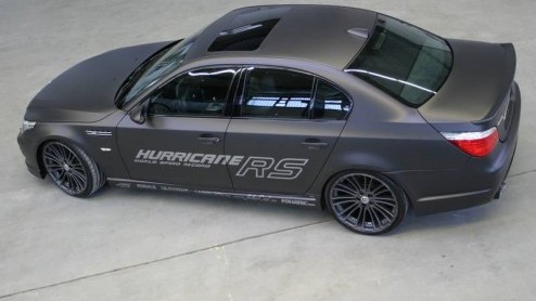 De firma G-Power houdt wel van snelheid. Zij namen een BMW M5 onder handen, doopten deze om tot de 750 pk sterke Hurricane RS en vestigden afgelopen maand een wereldrecord, van maar liefst 367.4 km/u.