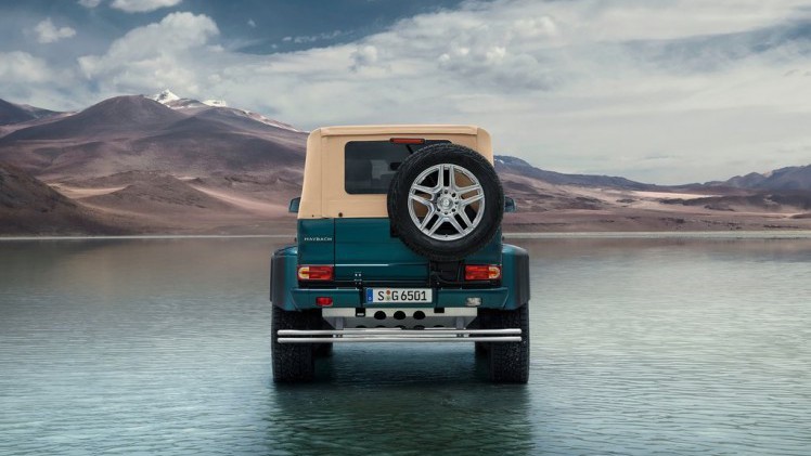 De variaties op het thema Mercedes-Benz G-Klasse zijn nog lang niet op, getuige deze nieuwe creatie. Mercedes-Maybach verlengde de auto en maakte er een Landaulet van.