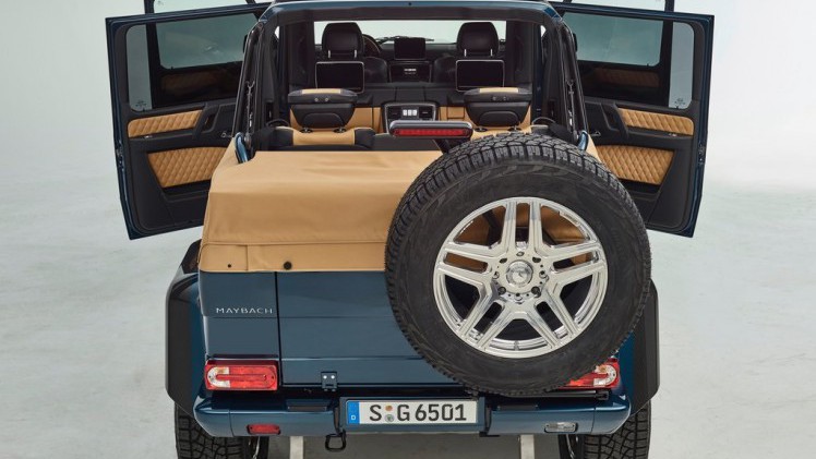 De variaties op het thema Mercedes-Benz G-Klasse zijn nog lang niet op, getuige deze nieuwe creatie. Mercedes-Maybach verlengde de auto en maakte er een Landaulet van.