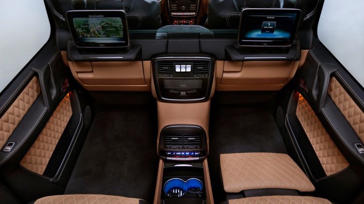 De variaties op het thema Mercedes-Benz G-Klasse zijn nog lang niet op, getuige deze nieuwe creatie. Mercedes-Maybach verlengde de auto en maakte er een Landaulet van.