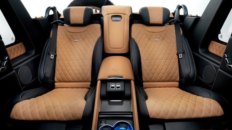 De variaties op het thema Mercedes-Benz G-Klasse zijn nog lang niet op, getuige deze nieuwe creatie. Mercedes-Maybach verlengde de auto en maakte er een Landaulet van.