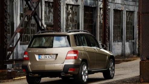Hoewel de Mercedes GLK-Klasse pas in oktober geleverd zal worden, kunnen liefhebbers deze stoere Duitser al wel bestellen. De prijzen van de auto n van het comfortpakket zijn inmiddels bekend. De GLK