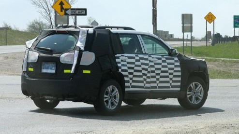 Op deze fotos is de GMT172 te zien, of beter gezegd de Chevrolet Equinox. Het nieuwe model staat op stapel en rolt in maart 2009 van de band. De kans is echter klein dat deze mastodont onze kant op k