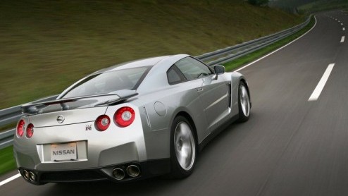 Nissan is vol lof over hun supersnelle GT-R. Deze sportieve Japanner heeft zijn ronde over de Duitse Nrburgring voltooid in 7:29 minuten. Een testrijder van Nissan - Tochio Suzuki - klaarde de klus o