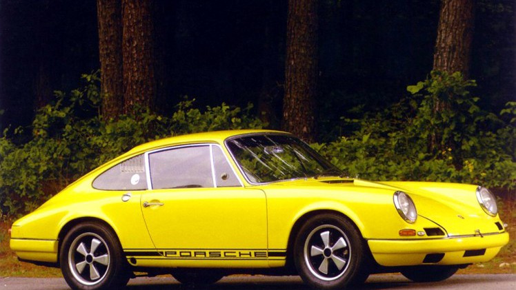 Een kleine oplage, weinig spoilers, een handgeschakelde versnellingsbak ?n de motor uit de 911 GT3 of GT3RS. Porsche werkt aan de 911 R, die ergens aan het einde van volgend jaar uit moet komen.