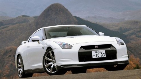 Met de Autosalon van Genve in aantocht zijn de introductie- plannen van Nissan ook bekend geworden. Het Japanse automerk presenteert naast hun nieuwe SUV, de Murano, ook de sportieve GT-R aan Europa.