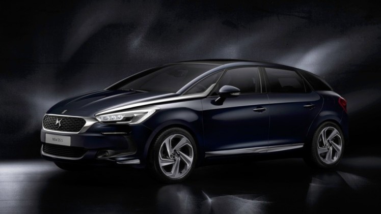 Citron DS5 gaat als DS DS5 door het leven en is als facelitmodel verkrijgbaar met nieuwe BlueHDi dieselmotoren en eventueel als Hybrid4.
