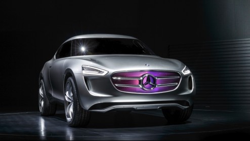 Mercedes-Benz G-Code is 2+2 zits SUV met plug-in hybridetechniek en zonnecellenlak. Het studiemodel is ontwikkeld en gepresenteerd in Azi.
