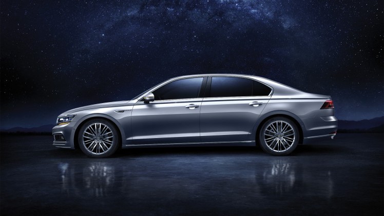 De nieuwe Phaeton voor China is de Volkswagen Phideon, een luxe sedan met vijf zitplaatsen.
