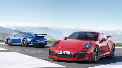 Vorige maand berichtten we over twee afzonderlijke incidenten met een gloednieuwe Porsche 911 GT3, die als gevolg van motorschade vlam hadden gevat. Porsche heeft de oorzaak gevonden en onderneemt act