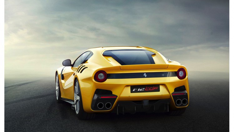 De Ferrari F12tdf is een exclusieve versie van de F12 berlinetta met nog meer vermogen, extra downforce en spannendere looks.