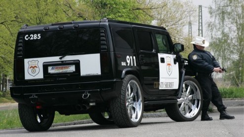 Hebben we in Nederland onopvallende surveillance autos rondrijden die om de haverklap hun bordje met Stop Politie omhoog laten klappen, in Amerika hebben ze een ietwat andere mening over Politieaut