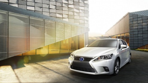 De Lexus CT 200h krijgt voor modeljaar 2014 een kleine opfrisbeurt. Leftlanenews heeft de eerste fotos weten te bemachtigen, genomen tijdens een fotoshoot met de nieuweling.
