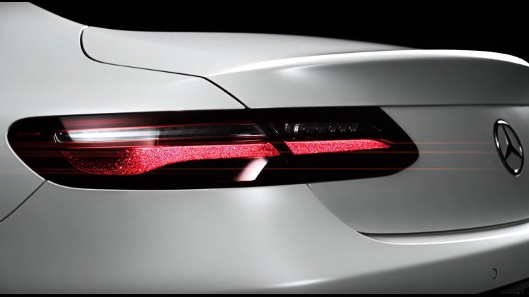 Mercedes-Benz heeft de eerste officile teaserbeelden vrijgegeven van de nieuwe E-Klasse Coup. Leuk, maar ondertussen hebben we ook de volledige auto al in beeld!