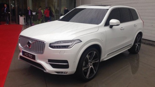 Zojuist is officieel het doek getrokken van de Volvo XC90. De beelden zouden eigenlijk nog tot middernacht onder de pet moeten blijven, maar zijn reeds op het web verschenen.