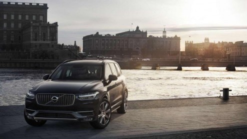 Zojuist is officieel het doek getrokken van de Volvo XC90. De beelden zouden eigenlijk nog tot middernacht onder de pet moeten blijven, maar zijn reeds op het web verschenen.