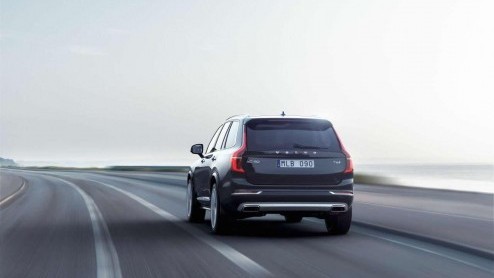Zojuist is officieel het doek getrokken van de Volvo XC90. De beelden zouden eigenlijk nog tot middernacht onder de pet moeten blijven, maar zijn reeds op het web verschenen.
