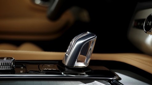 Zojuist is officieel het doek getrokken van de Volvo XC90. De beelden zouden eigenlijk nog tot middernacht onder de pet moeten blijven, maar zijn reeds op het web verschenen.