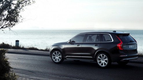 Zojuist is officieel het doek getrokken van de Volvo XC90. De beelden zouden eigenlijk nog tot middernacht onder de pet moeten blijven, maar zijn reeds op het web verschenen.