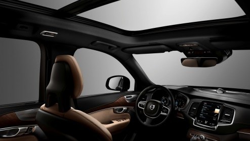 Zojuist is officieel het doek getrokken van de Volvo XC90. De beelden zouden eigenlijk nog tot middernacht onder de pet moeten blijven, maar zijn reeds op het web verschenen.