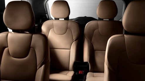 Zojuist is officieel het doek getrokken van de Volvo XC90. De beelden zouden eigenlijk nog tot middernacht onder de pet moeten blijven, maar zijn reeds op het web verschenen.