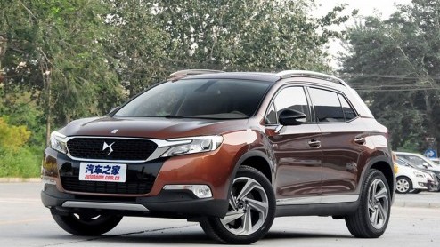 De eerste beelden van de productieversie van de Citron DS 6WR liggen al op straat. De crossover debuteert op de Chengdu Motor Show in China en is ook bestemd voor de Chinese markt.